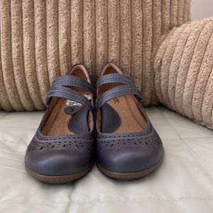 Women’s shoes size7